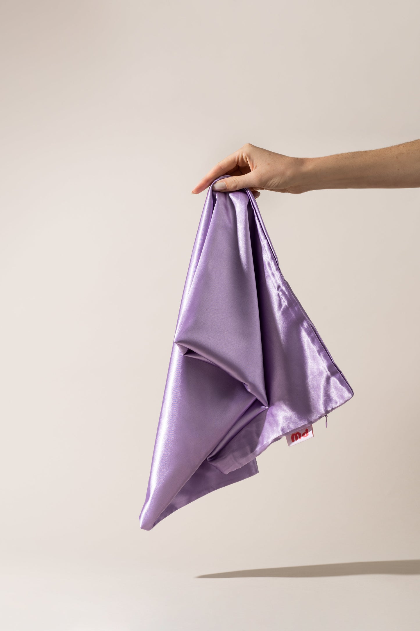 Satin Pillowcase with Zipper Closure – Anti-Frizz, Anti-Crease & Breakout Defense