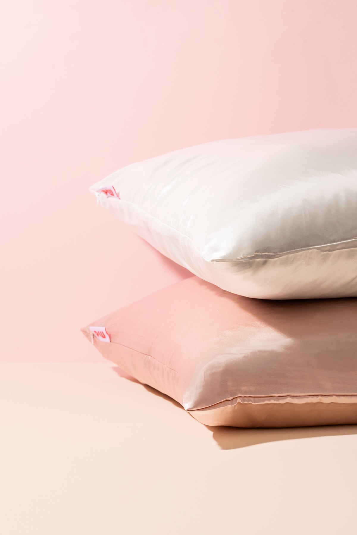 Satin Pillowcase with Zipper Closure – Anti-Frizz, Anti-Crease & Breakout Defense