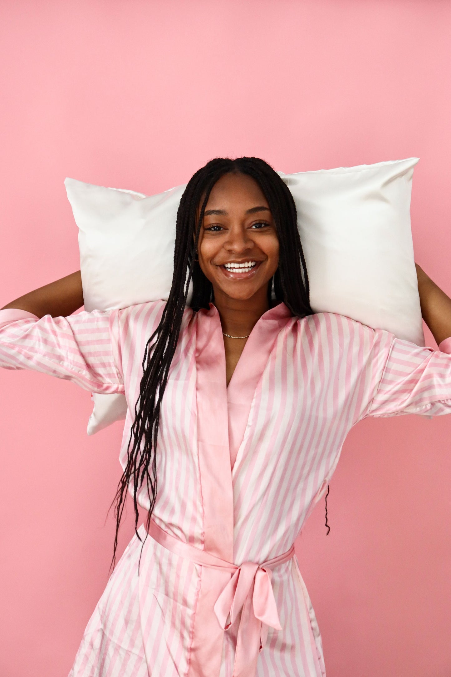 Satin Pillowcase with Zipper Closure – Anti-Frizz, Anti-Crease & Breakout Defense